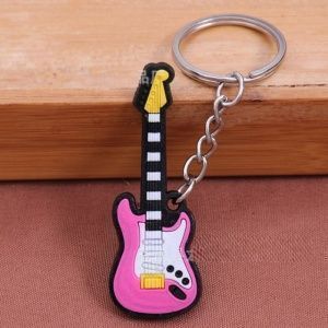 Брелок резиновый Электрогитара. Цвет розовый.